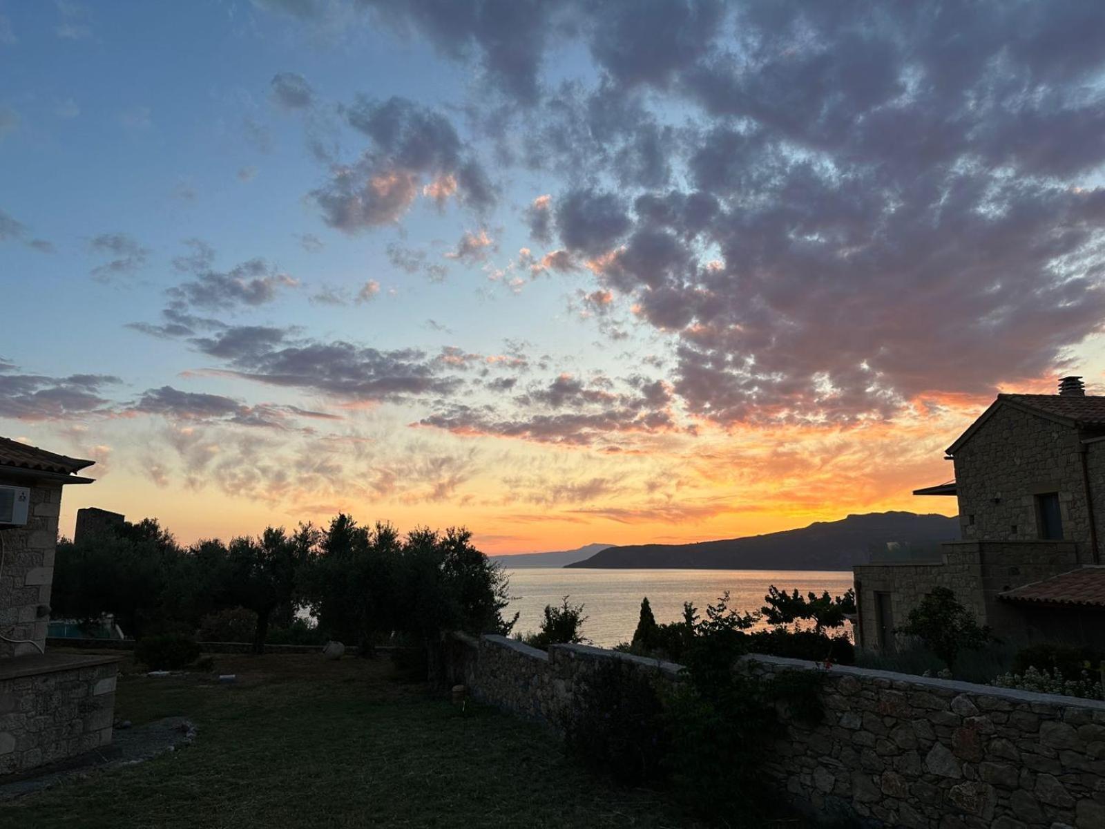 Amoni Holiday Homes Kardhamili Buitenkant foto